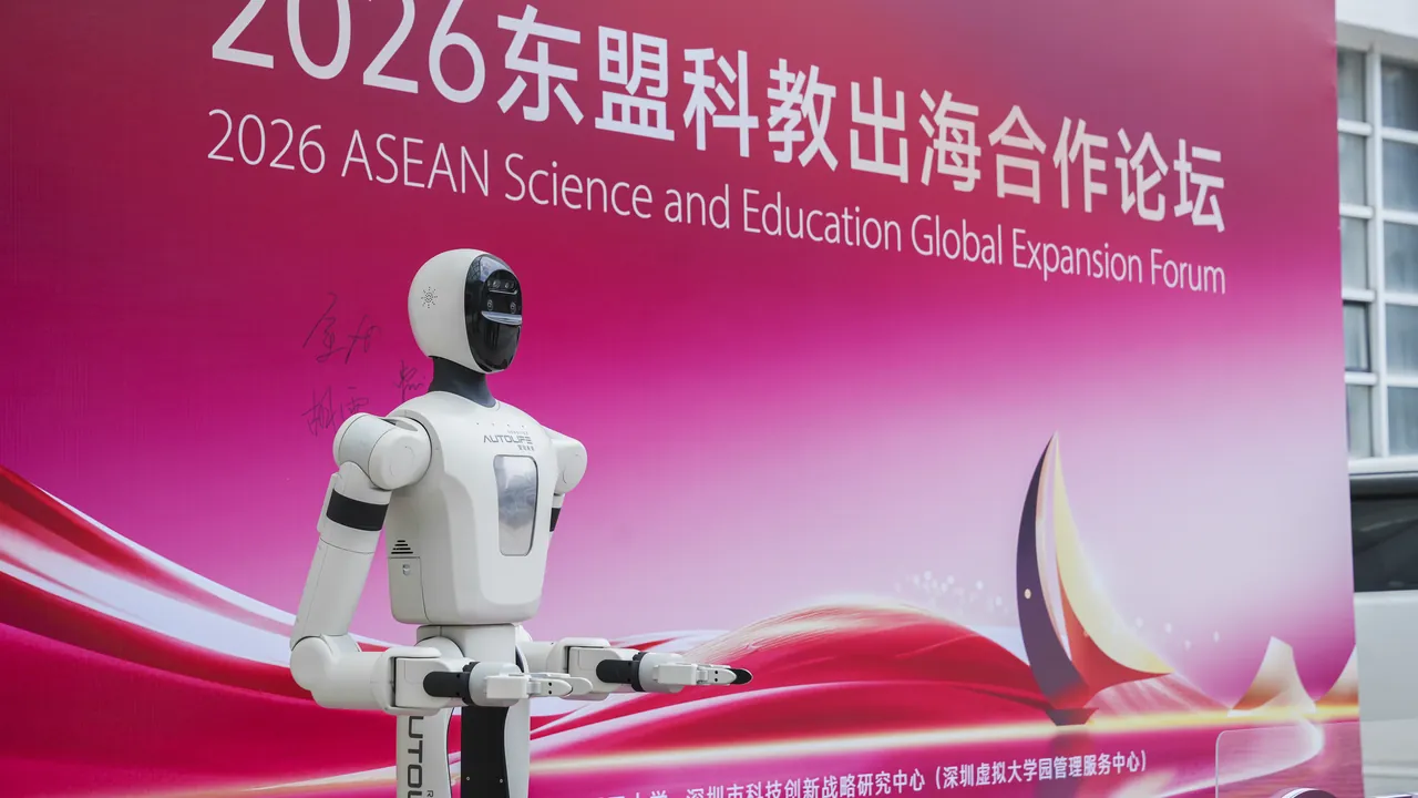 智动未来携手马来西亚理工大学共筑东盟科教新生态封面