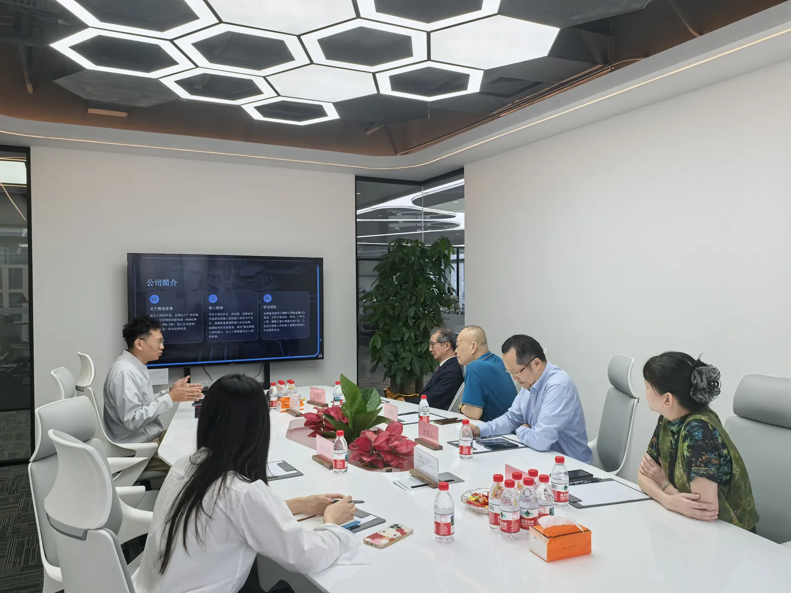 加拿大万锦市副市长陈国治一行莅临智动未来考察现场图片 4